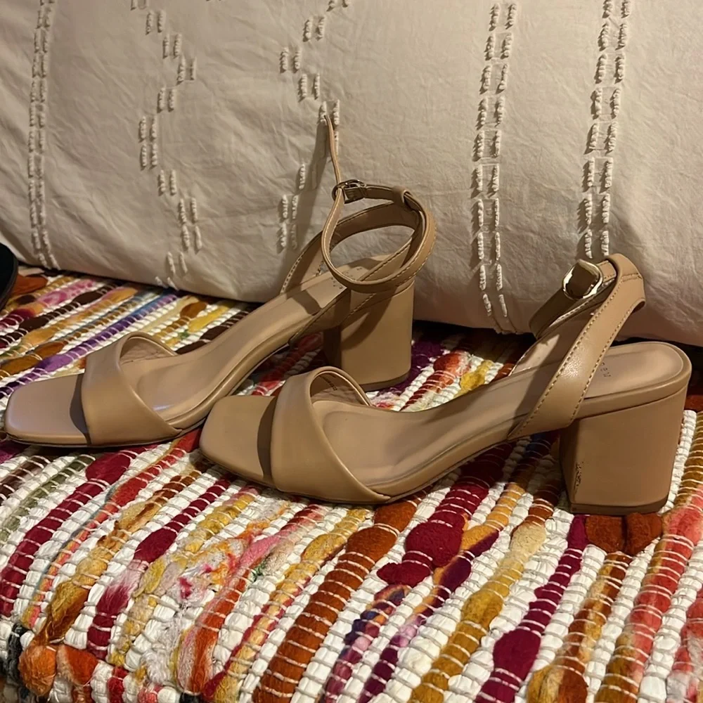 Target tan heels - Picture 3 of 3